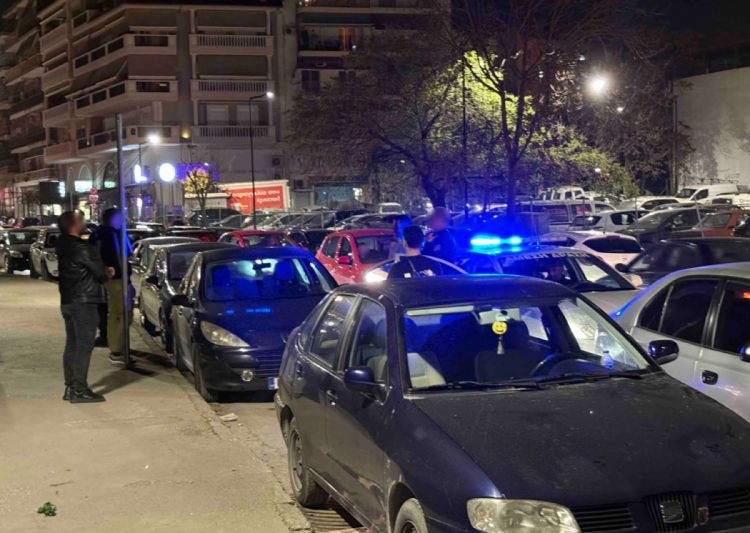 Επεισόδιο με τραυματισμό στο κέντρο της Λάρισας – Του επιτέθηκαν γιατί φορούσε φανέλα ομάδας (ΕΙΚΟΝΕΣ)