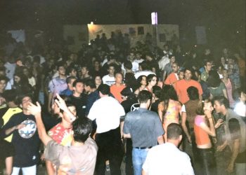 Λάρισα 1996: Το rave party με τα 3.000 άτομα στο “Drive in Larissa” δεν ήταν μόνο μια φαντασμαγορική διοργάνωση, ήταν ιδέα (ΕΙΚΟΝΕΣ – ΒΙΝΤΕΟ)