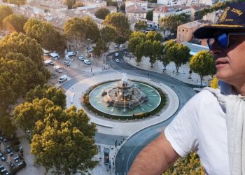 Ο Λαρισαίος επιστήμονας – επιχειρηματίας που αναγεννήθηκε από τις στάχτες του στη Γαλλία και η επαφή του με τους μεγιστάνες και διάσημους του πλανήτη