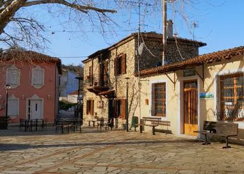 Το χωριό της Λάρισας που δεν κάνει …θόρυβο, αλλά σε κερδίζει αμέσως με την αυθεντικότητα και την ομορφιά του (βίντεο)