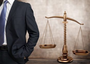 «Με παρακολουθούν, φωτογράφιζαν το σπίτι μου – Δεν τρομοκρατούμαι, δεν κάνω πίσω»: Γνωστός Λαρισαίος δικηγόρος περιγράφει σκηνές θρίλερ