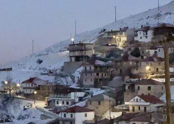 Με χιόνι και πάγο ξύπνησαν αρκετές ορεινές περιοχές της Λάρισας – Χειμωνιάτικες εικόνες μέσα στον Μάρτη! (ΕΙΚΟΝΕΣ)