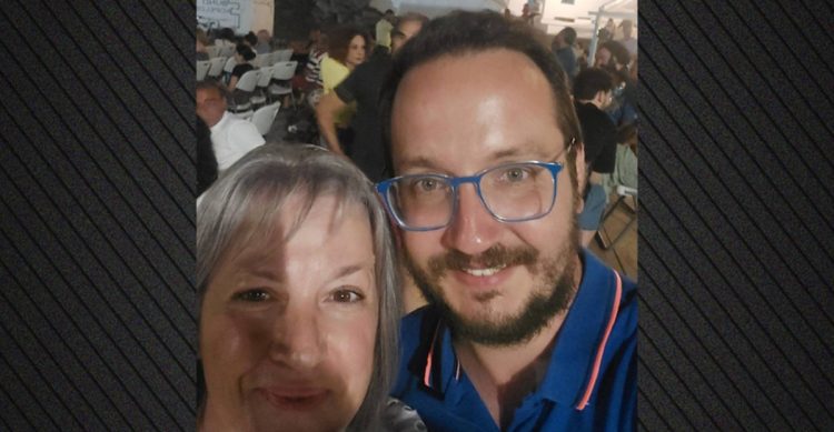 Βασίλης Καλογήρου: Η νέα ανάρτηση της μητέρας του – «Τέτοιες μέρες του ’85 σε κράτησα στην αγκαλιά μου, τώρα είσαι στην αγκαλιά της Παναγίας»