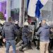Ξέφυγε η κατάσταση στη διαμαρτυρία κατά της παράστασης του Ζαραλίκου στη Λάρισα – Χημικά, χειροβομβίδες κρότου λάμψης και προσαγωγές (ΕΙΚΟΝΕΣ – ΒΙΝΤΕΟ)