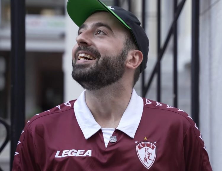 Αυτός είναι ο Λαρισαίος YouTuber με τους 230 χιλιάδες συνδρομητές που κατακτά κορυφές – Τι μας αποκαλύπτει ότι ετοιμάζει για την ΑΕΛ…
