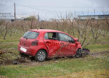 Άμορφη μάζα σιδερικών έγινε αυτοκίνητο, σε φοβερό τροχαίο έξω από τη Λάρισα – Τρεις τραυματίες στο νοσοκομείο (ΕΙΚΟΝΕΣ – ΒΙΝΤΕΟ)