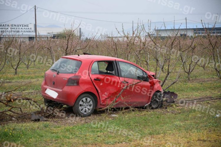 Άμορφη μάζα σιδερικών έγινε αυτοκίνητο, σε φοβερό τροχαίο έξω από τη Λάρισα – Τρεις τραυματίες στο νοσοκομείο (ΕΙΚΟΝΕΣ – ΒΙΝΤΕΟ)