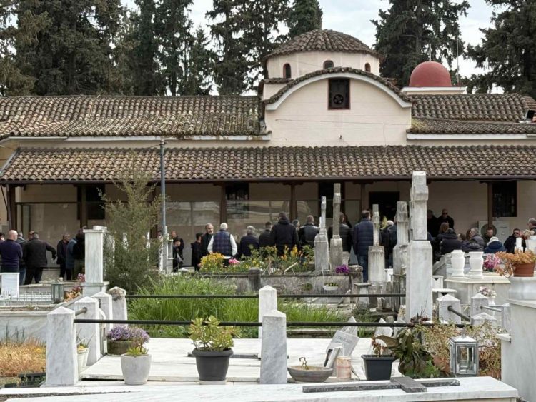 Σε κλίμα οδύνης το τελευταίο «αντίο» στον πρώην προπονητή του Αιόλου Τρικάλων Γρηγόρη Γιασάρη (ΕΙΚΟΝΕΣ)