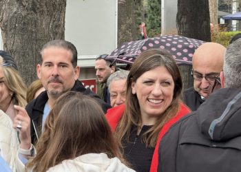 Το αντισυστημικό «σόου» της Ζωής στη Λάρισα και η κοινή παρουσία που «έκλεισε» στόματα