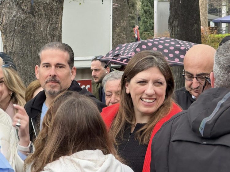 Το αντισυστημικό «σόου» της Ζωής στη Λάρισα και η κοινή παρουσία που «έκλεισε» στόματα