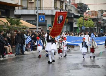 Δείτε όλη τη μαθητική και στρατιωτική παρέλαση της Λάρισας για την 25η Μαρτίου (ΕΙΚΟΝΕΣ – ΒΙΝΤΕΟ)