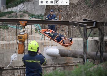 Λάρισα: Συναγερμός στις Αρχές για ατύχημα σε έργα στην πόλη – Άνδρας έπεσε σε φρεάτιο (ΕΙΚΟΝΕΣ – ΒΙΝΤΕΟ)