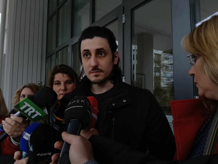 Λάρισα: Κατέθεσε μετά από δύο χρόνια επιζών του τρίτου βαγονιού των Τεμπών – «Η ζωή μου έχει σταματήσει» (ΒΙΝΤΕΟ)