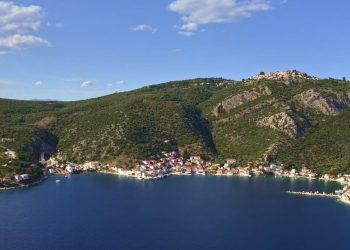 Το παραθαλάσσιο χωριουδάκι της Μαγνησίας που θυμίζει καρτ ποστάλ