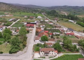 Θεσσαλία: Το χωριό της Ελασσίνας με την παραμυθένια σπηλιά και τις μικρές λίμνες