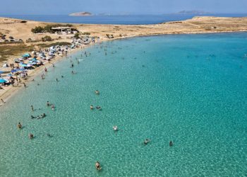 Κουφονήσια: Ο κρυμμένος παράδεισος της Ελλάδας – Ήρεμες παραλίες, τιρκουάζ νερά και νόστιμη κουζίνα