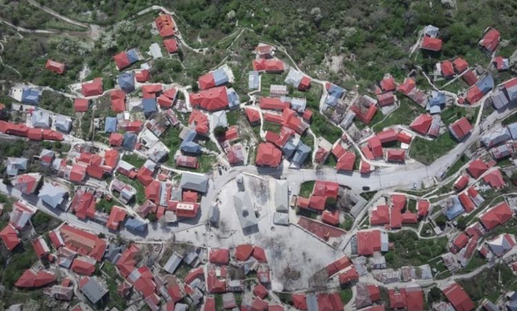 Το χωριό των Τρικάλων που ο πληθυσμός του σπάνια συναντάται σε απόκρημνα μέρη