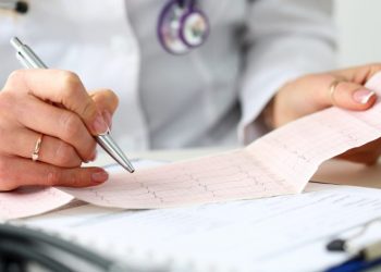 Επικίνδυνη καρδιακή αρρυθμία θα εκδηλώσει 1 στους 3 ανθρώπους: Πώς να προστατευθείτε