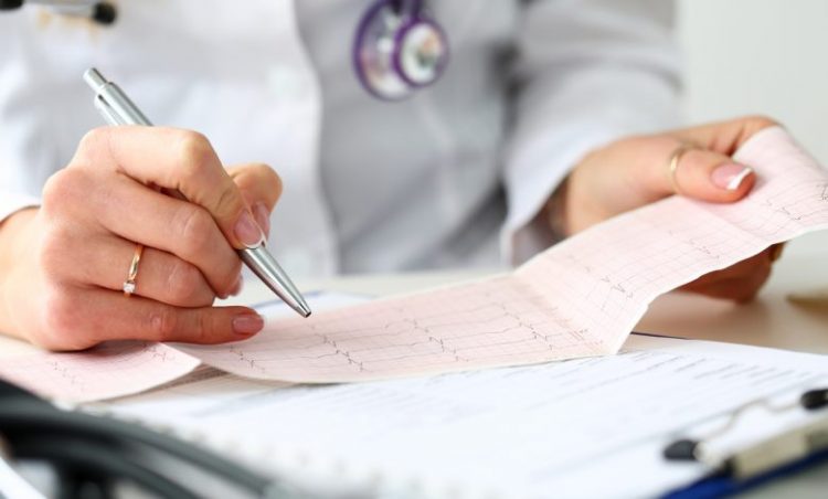 Επικίνδυνη καρδιακή αρρυθμία θα εκδηλώσει 1 στους 3 ανθρώπους: Πώς να προστατευθείτε