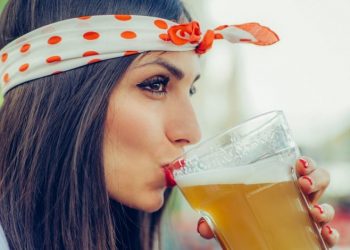 Πόσο παχαίνει η κάθε μπύρα: Θερμίδες ανά τύπο – Τι ισχύει αν δεν έχει αλκοόλ