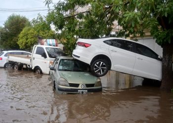 Αργεντινή: Τουλάχιστον 13 νεκροί μετά τις καταρρακτώδεις βροχές στην Μπαΐα Μπλάνκα