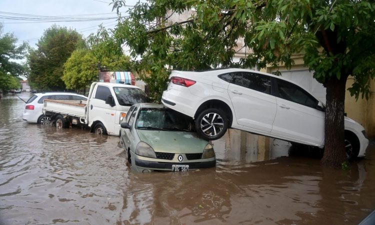 Αργεντινή: Τουλάχιστον 13 νεκροί μετά τις καταρρακτώδεις βροχές στην Μπαΐα Μπλάνκα