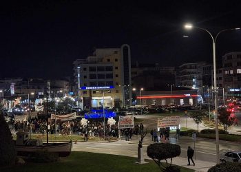 Βόλος: Μαζική συγκέντρωση και πορεία στο κέντρο της πόλης – 57 λευκά μπαλόνια στη μνήμη των θυμάτων (ΕΙΚΟΝΕΣ – ΒΙΝΤΕΟ)
