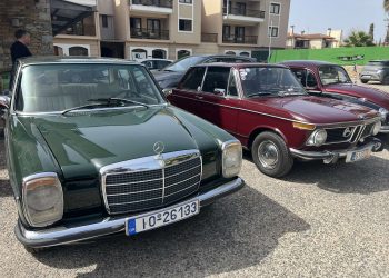 Λάμψη και νοσταλγία στην κοπή πίτας των «Φίλων Ιστορικού Οχήματος» στον Βόλο – Δείτε ΕΙΚΟΝΕΣ