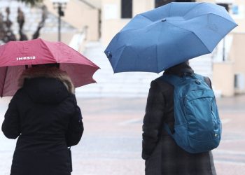 Καιρός: Τοπικές βροχές και μικρή πτώση της θερμοκρασίας – Λίγα χιόνια στα βόρεια ορεινά