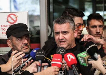 Πλακιάς: «Ένιωσα οργή με τους βουλευτές να χειροκροτούν πάνω σε 57 θύματα»