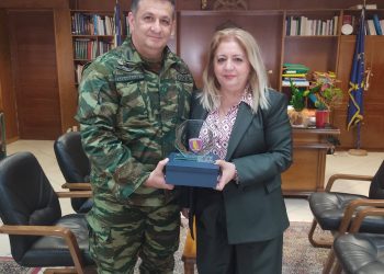 Η Αντιπεριφερειάρχης Π.Ε. Τρικάλων Χρύσα Ντιντή υποδέχθηκε στο γραφείο της τον νέο Διοικητή της ΣΜΥ, Ταξίαρχο Γρηγόριο Γαρουφαλιά