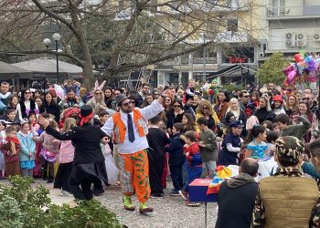Σερπατίνες, κομφετί και κέφι σε μασκέ πάρτι για παιδιά από τον Δήμο  Τρικκαίων