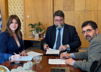 Υπογραφή Μνημονίου Συνεργασίας μεταξύ του Υπουργείου Κοινωνικής Συνοχής και Οικογένειας και του Υπουργείου Υποδομών και Μεταφορών