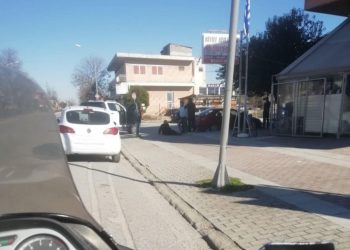Ντελιβεράς τραυματίστηκε σε τροχαίο στην οδό Τσιτσάνη