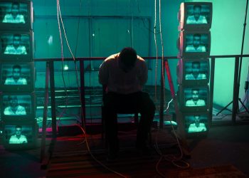 «Puppeteer»: Ο Βολιώτης μουσικός Νίκος Νικολάου βάζει φωτιά στα ηχεία σου – Εντυπωσιακό βιντεοκλίπ και ανατρεπτικός στίχος (ΒΙΝΤΕΟ)