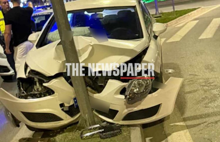 Βόλος: Αυτοκίνητο «καρφώθηκε» σε κολόνα φωτισμού – Η τρελή πορεία στον κυκλικό κόμβο (ΕΙΚΟΝΕΣ)