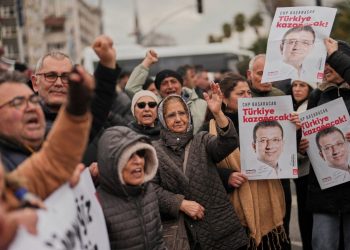Εκρέμ Ιμάμογλου: Επεισόδια στην Κωνσταντινούπολη μετά τη σύλληψή του