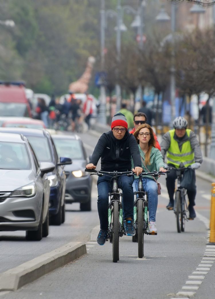 Βόλος: Καταδικάστηκε εργολάβος για λακούβα – Τραυματίστηκε ποδηλάτης στη λεωφορειολωρίδα