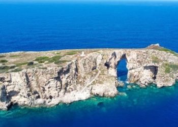 Το άγνωστο νησί της Μεσσηνίας με τα «θαμμένα μυστικά»
