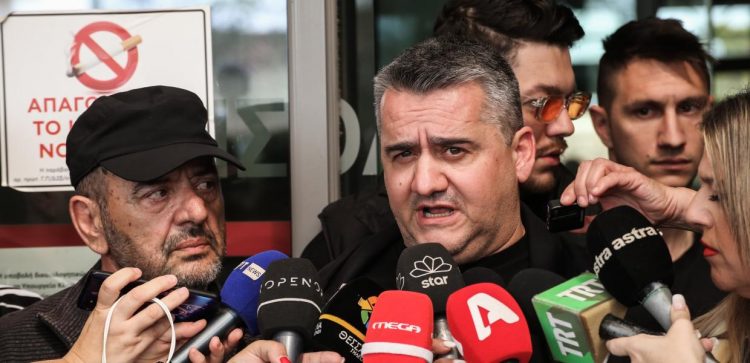 Δημήτρης Πλακιάς σε Τριαντόπουλο / Γιατί δεν λες να πάμε κατευθείαν στο φυσικό δικαστήριο – Πέταξες τα παιδιά μου