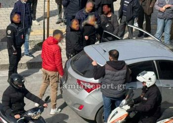 Λαμία: Ιερέας πάρκαρε σε διάβαση πεζών και επιτέθηκε σε αστυνομικό που του πήρε τις πινακίδες