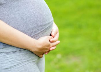 Πήλιο: Πέταξε έξω από το σπίτι την έγκυο σύντροφό του, ζητώντας της να κάνει έκτρωση