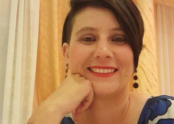 Επάγγελμα: oικιακά – Η αθέατη εργασία των γυναικών στο προσκήνιο | Συνέντευξη με την Ελένη Ιακωβάκη
