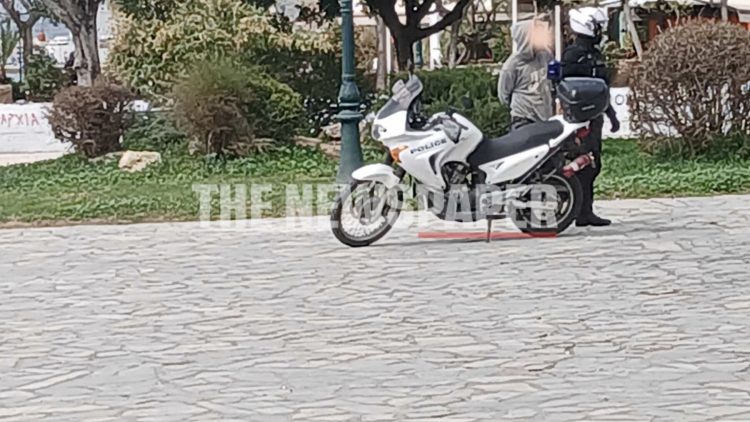 Σοκ στον Βόλο: Νεαρός επιδειξίας κυνηγούσε γυναίκες – Είχε κατεβάσει το παντελόνι του δείχνοντας τα γεννητικά του όργανα (ΕΙΚΟΝΕΣ)