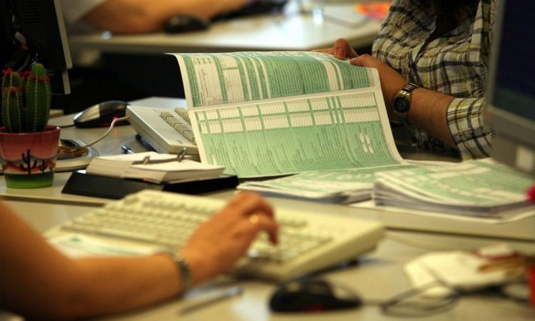 Φορολογικές δηλώσεις 2025: Αντίστροφη μέτρηση για την υποβολή τους – Ποιες είναι οι αλλαγές