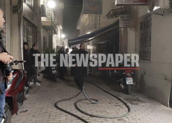 Πανικός στο κέντρο του Βόλου – Κινδύνεψε τσιπουράδικο από φωτιά που ξέσπασε στη κουζίνα (ΕΙΚΟΝΕΣ – ΒΙΝΤΕΟ)