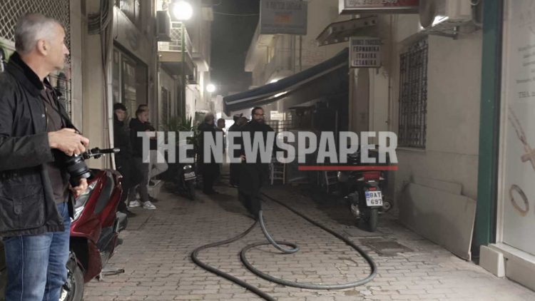 Πανικός στο κέντρο του Βόλου – Κινδύνεψε τσιπουράδικο από φωτιά που ξέσπασε στη κουζίνα (ΕΙΚΟΝΕΣ – ΒΙΝΤΕΟ)