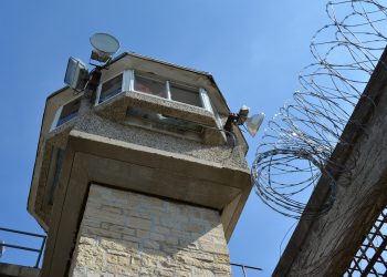 Κλέφτες για κλάματα στον Βόλο: Οδηγήθηκαν στη φυλακή… κατά λάθος