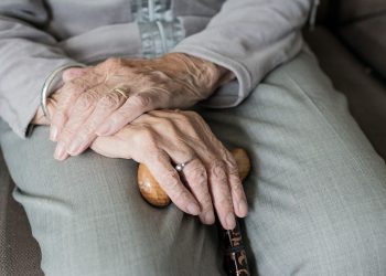Βόλος: Τυφλή γυναίκα απείλησε ότι θα «σκοτώσει και θα μαχαιρώσει» τον κατάκοιτο σύντροφό της