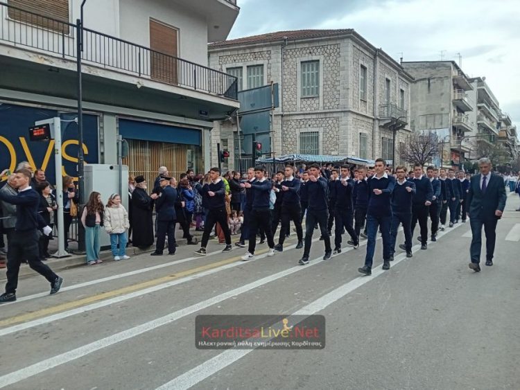 Εντυπωσιακή η παρέλαση για την επέτειο της 25ης Μαρτίου στην Καρδίτσα (ΕΙΚΟΝΕΣ – ΒΙΝΤΕΟ)